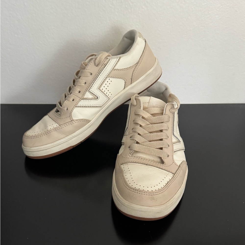 Women’s vans Beige and White Sneaker neutral